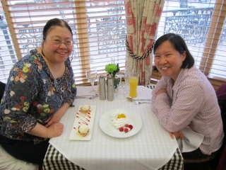 with-yan-at-the-three-swans-restaurant-her-meringue-is-artistically-shaped-like-a-swan